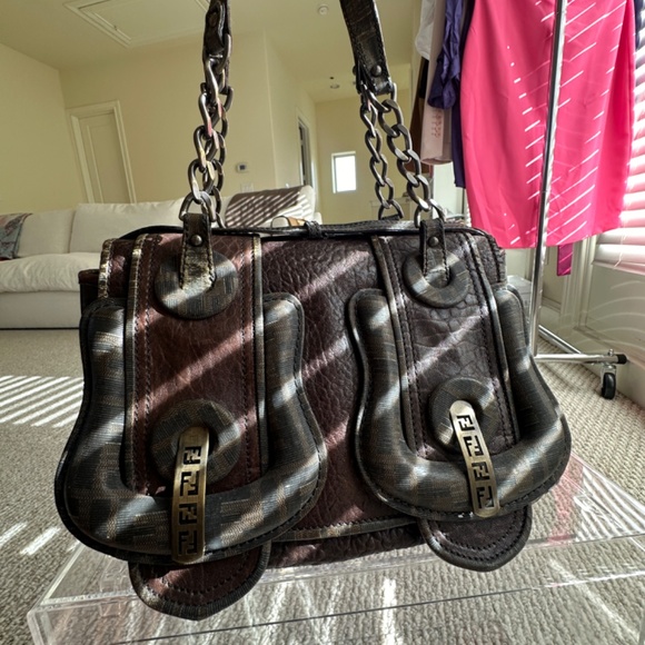 Vintage Fendi B Buckle Handbag Purchased in Paris In Good Condition - Picture 6 of 13